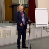 Государственные служащие и политики